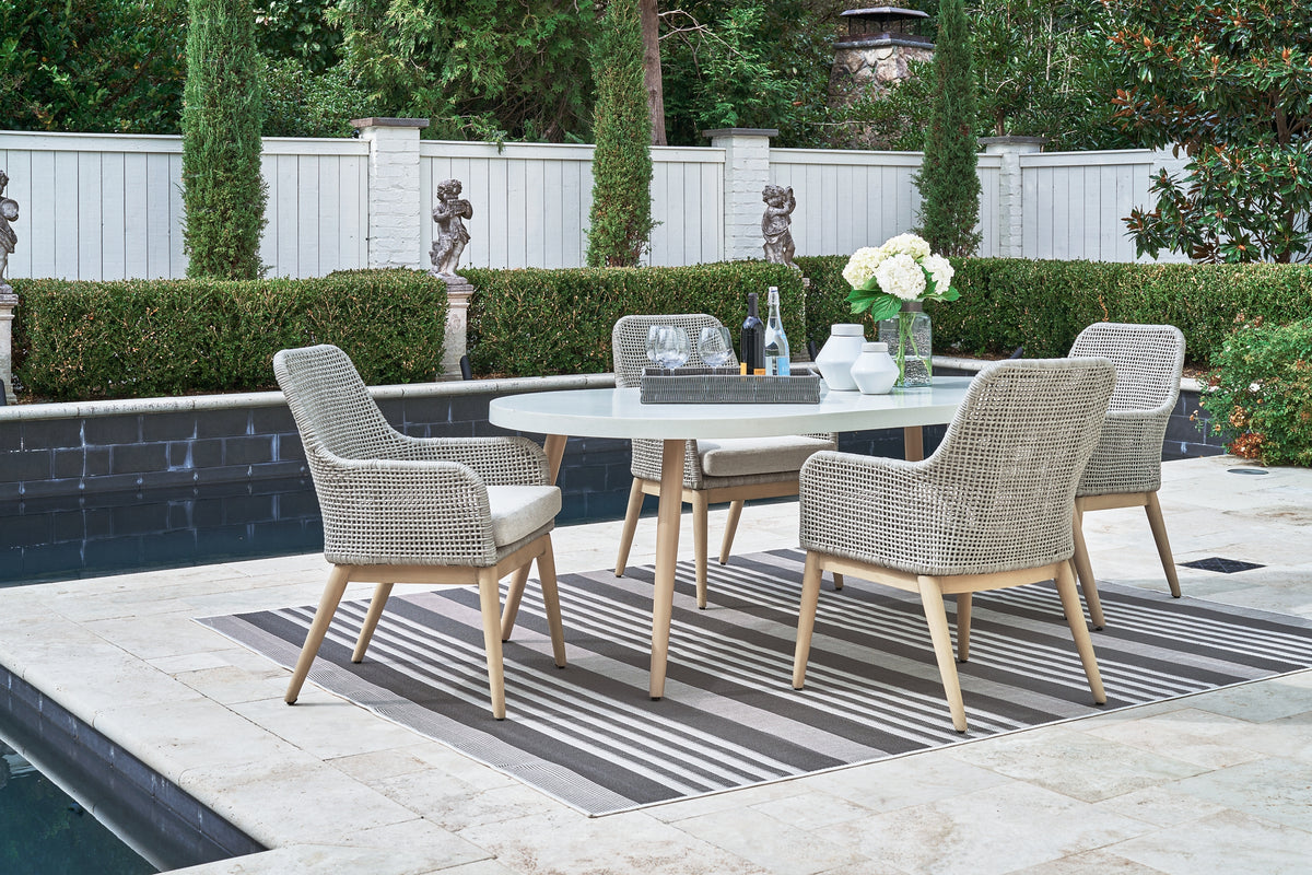 Outdoor furniture 4 chairs and online table