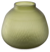 Load image into Gallery viewer, Scottyard Vase
