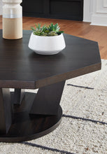 Load image into Gallery viewer, Chasinfield Coffee Table with 1 End Table
